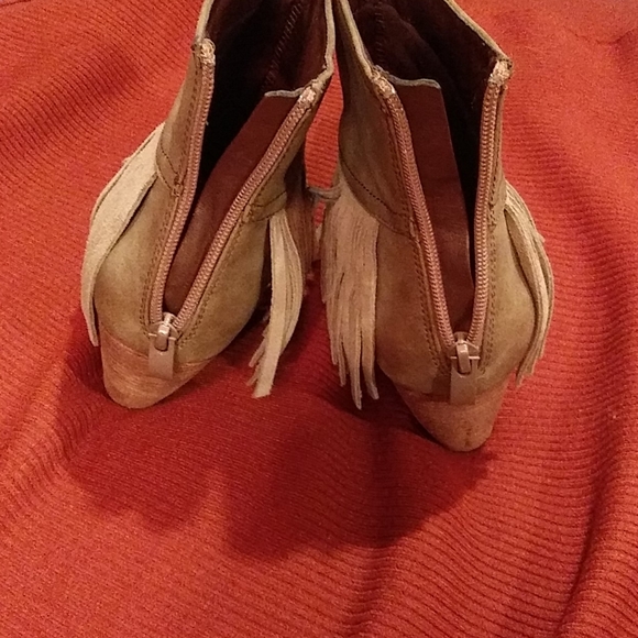 🌸 VERY VOLATILE Grey Lthr Fringe Western Booties - Picture 3 of 3